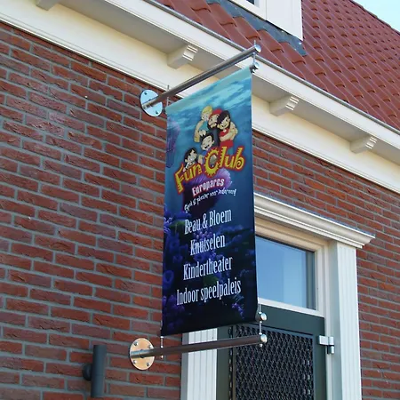 Spacious Near Amsterdam Uitdam